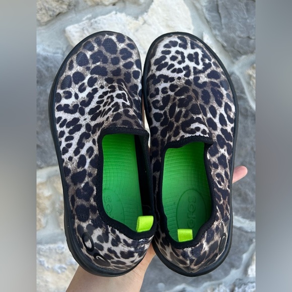 Oofos OOmg Eezee Low Sneakers Womens 6.5 Recovery Shoes Leopard Print Cushioned - Picture 3 of 6